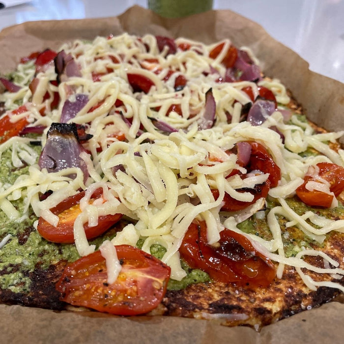 Cauliflower pizza with zucchini pesto